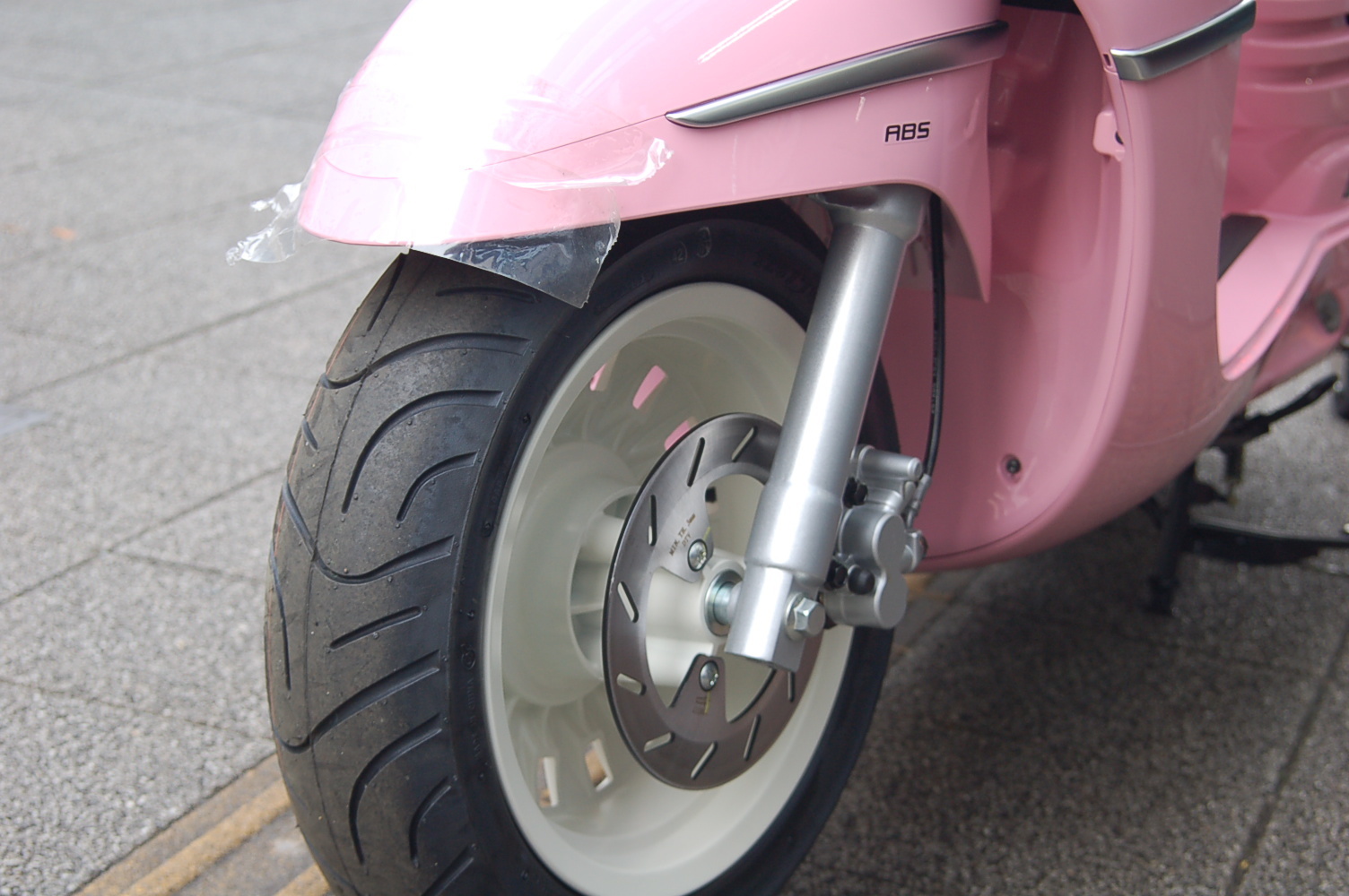 ”ピンク” のDJANGO (ジャンゴ)登場! PEUGEOT_d0099181_19340717.jpg