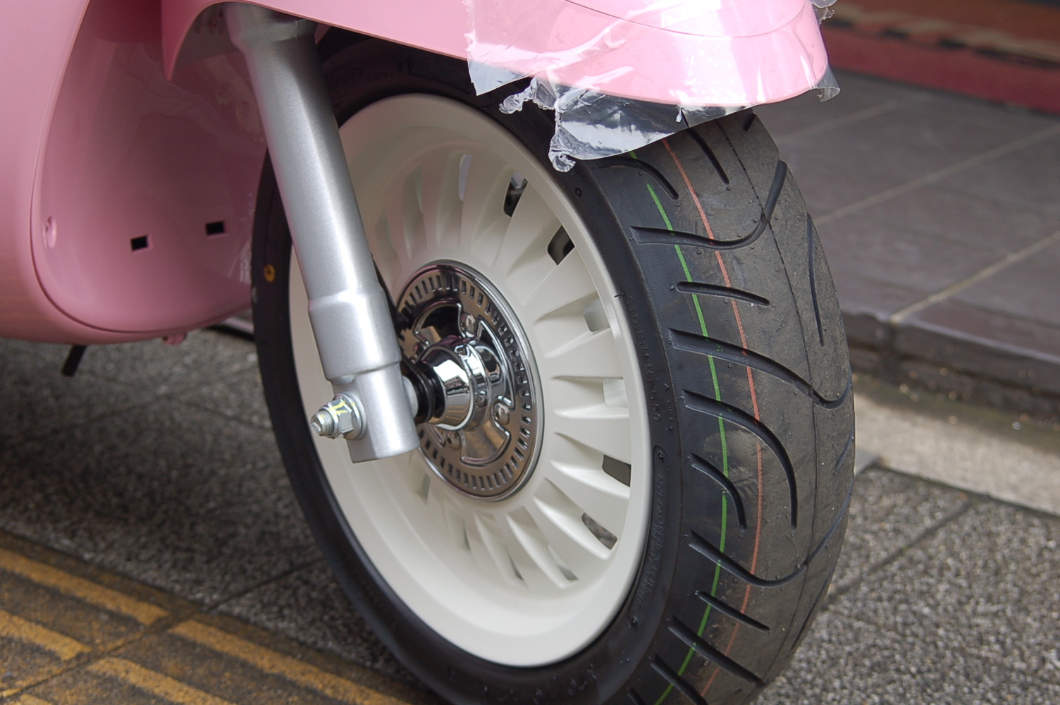 ”ピンク” のDJANGO (ジャンゴ)登場! PEUGEOT_d0099181_19341535.jpg