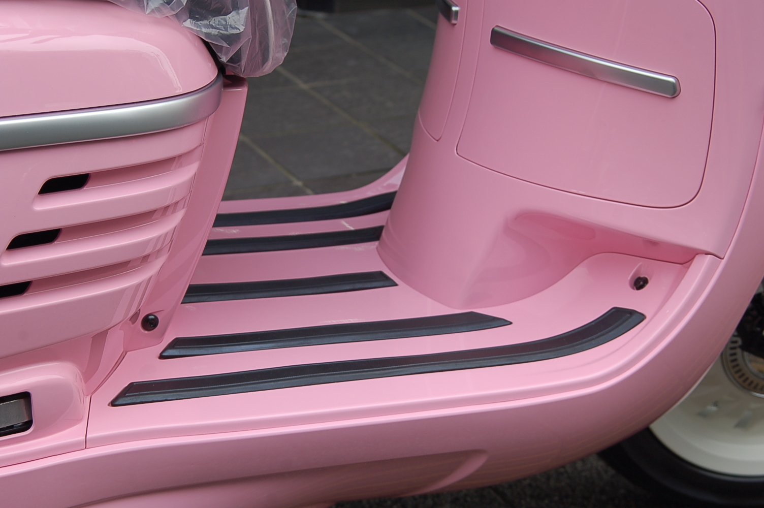 ”ピンク” のDJANGO (ジャンゴ)登場! PEUGEOT_d0099181_19342207.jpg