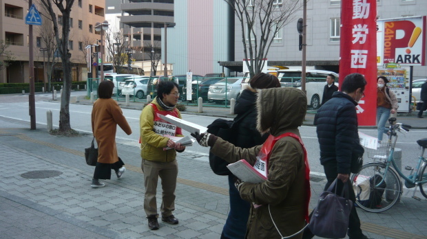 3月15日、岡山駅東口で本部情報を配りました_d0155415_22154525.jpg