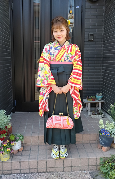 春爛漫 カラフル矢羽根柄のキュートな袴姿のお客様 それいゆのおしゃれ着物スタイル