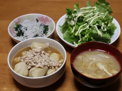 里いもと鶏ひき肉の煮物_a0124015_07282628.jpg