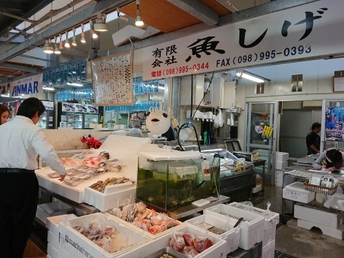 野菜だけじゃない!糸満・お魚センター_c0100865_09264447.jpg