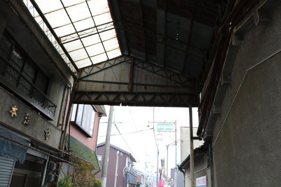 旭町商店街 (奈良県田原本町)_c0001670_20080460.jpg