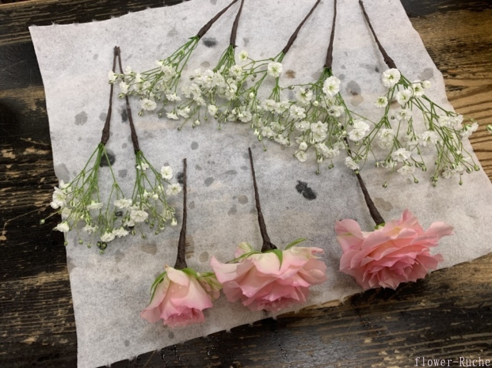 散らす小さなバラで生花のヘッドパーツ : ルーシュの花仕事