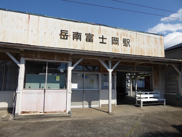 岳南電車の古い機関車たちと工場を走る電車♪　青春18きっぷの旅で岳南電車を往復してみた♪_b0287088_21524280.jpg