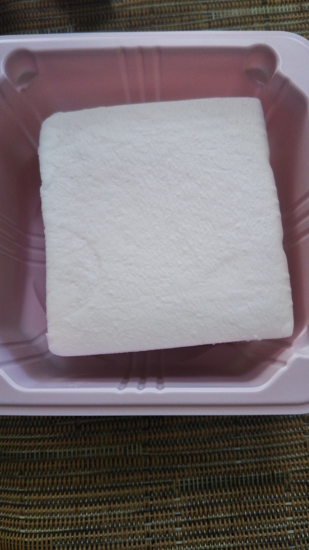ウチカフェ もちっと食感のマシュマロサンド こだわりチョコソース入りチョコアイス_f0076001_00053062.jpg
