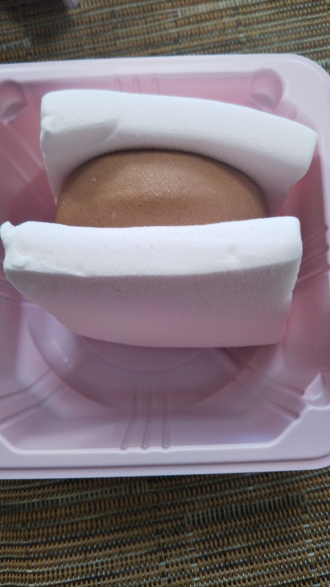 ウチカフェ もちっと食感のマシュマロサンド こだわりチョコソース入りチョコアイス_f0076001_00054303.jpg