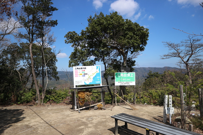 里山歩きで今季お初の春蘭を愛でる!_e0272335_17221328.jpg