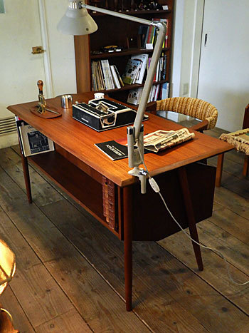 Desk (Gunnar Nielsen Tibergaard)_c0139773_08164992.jpg