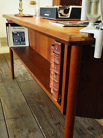 Desk (Gunnar Nielsen Tibergaard)_c0139773_08173736.jpg