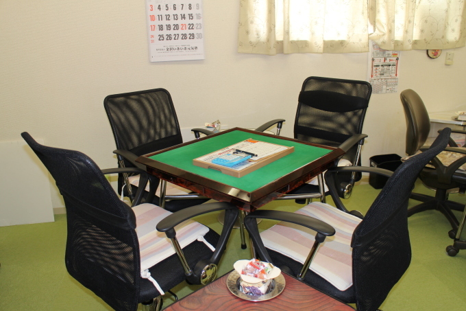 麻将用の椅子を新規に設置しました。_b0369489_22293002.jpg