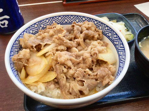 牛丼にトライ　吉野家へ_b0019591_07222003.jpg