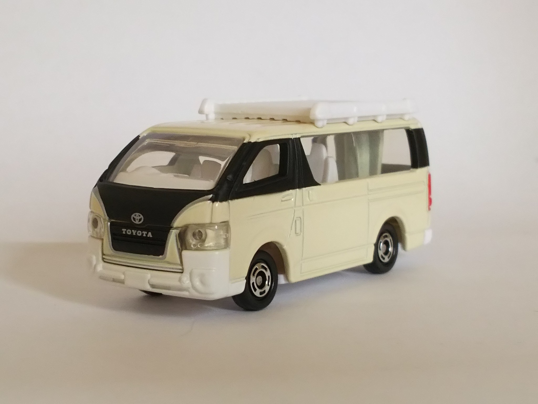 タカラトミー・トミカNo.113 トヨタ ハイエース(初回特別仕様