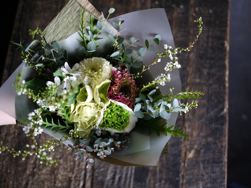 送別用の花束 男性へ 落ち着いた感じ 旭町4にお届け 19 03 札幌 花屋 Mell Flowers