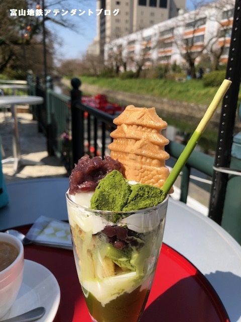 パフェを食べながらお花見できるよ❀_a0243562_13160443.jpg