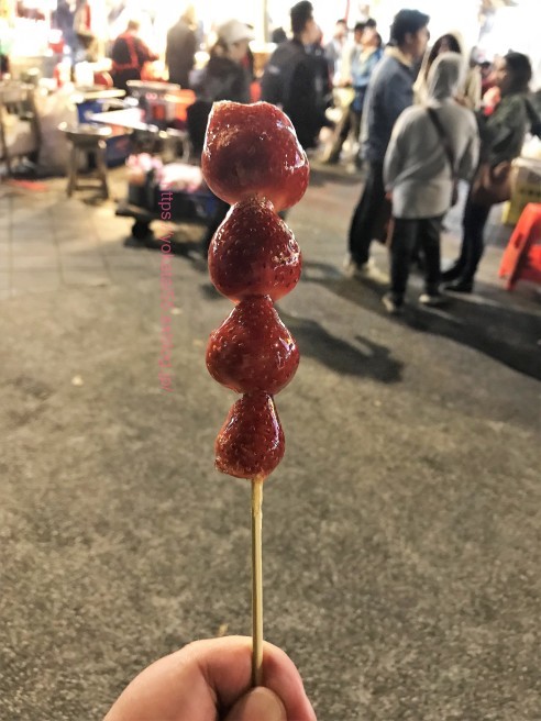 台北寧夏夜市 糖葫蘆 ヨカヨカタイワン 台北寧夏夜市 糖葫蘆 ヨカヨカタイワン