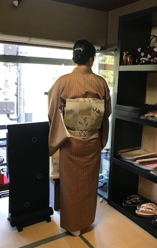 ご来店のお客様・黄八丈に川島織物名古屋帯・明日の営業時間。_f0181251_16460237.jpg