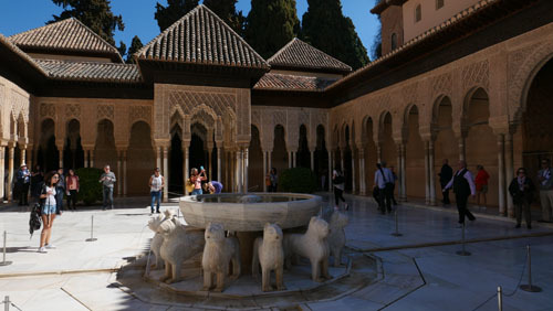 スペインのイスラム建築2ー形式の中の豊かな庭園_a0166284_17210612.jpg