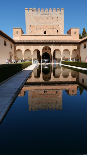 スペインのイスラム建築2ー形式の中の豊かな庭園_a0166284_17262832.jpg