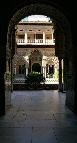スペインのイスラム建築2ー形式の中の豊かな庭園_a0166284_17293868.jpg