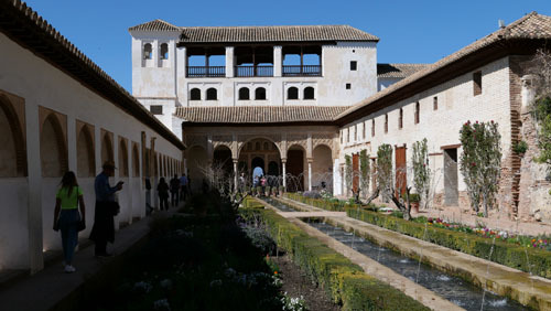 スペインのイスラム建築2ー形式の中の豊かな庭園_a0166284_17312503.jpg