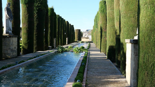 スペインのイスラム建築2ー形式の中の豊かな庭園_a0166284_17371195.jpg