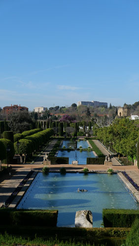 スペインのイスラム建築2ー形式の中の豊かな庭園_a0166284_17382748.jpg