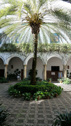 スペインのイスラム建築2ー形式の中の豊かな庭園_a0166284_17411598.jpg