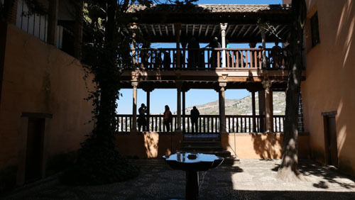 スペインのイスラム建築2ー形式の中の豊かな庭園_a0166284_17424170.jpg