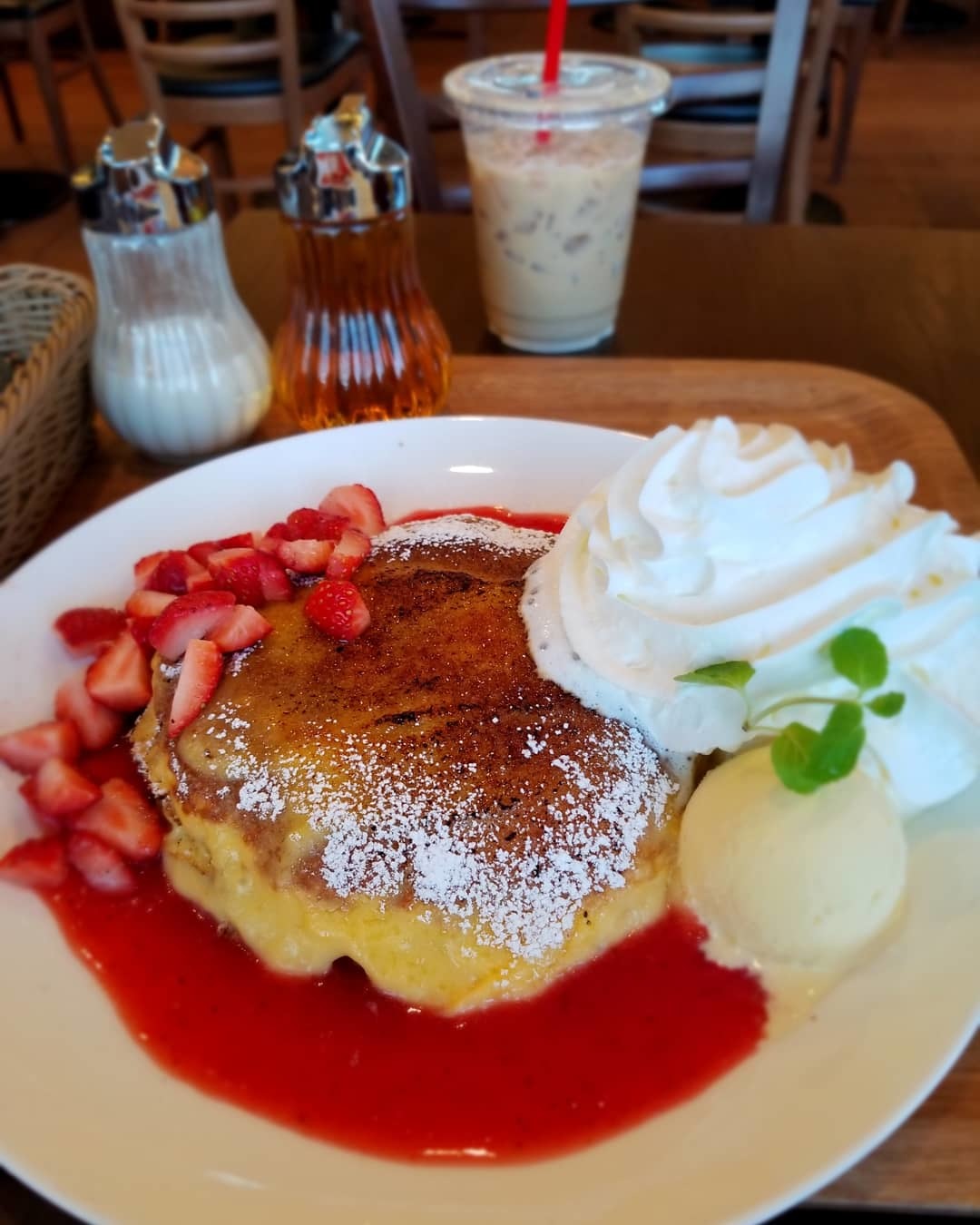 Kua Aina クア アイナ 軽井沢 季節限定 いちごのパンケーキブリュレ ぴきょログ 軽井沢でぐーたら生活 Kua Aina クア アイナ 軽井沢 季節限定 いちごのパンケーキブリュレ ぴきょログ 軽井沢でぐーたら生活