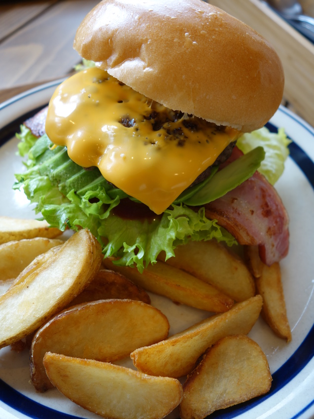 オトーさんのランチ ハンバーガー くう ねる あそぶ のホテル備忘録