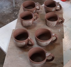 今日の陶芸作業!マグカップの作業。_b0343374_16325017.jpg