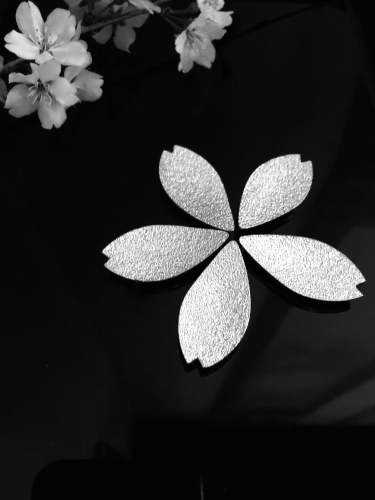 桜の箸置き&椿も咲いてまーす_a0197730_12462578.jpg