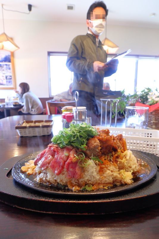 モンシェルトントンで、特選黒毛和牛A4クラスの特上W丼~_a0077663_06482766.jpg