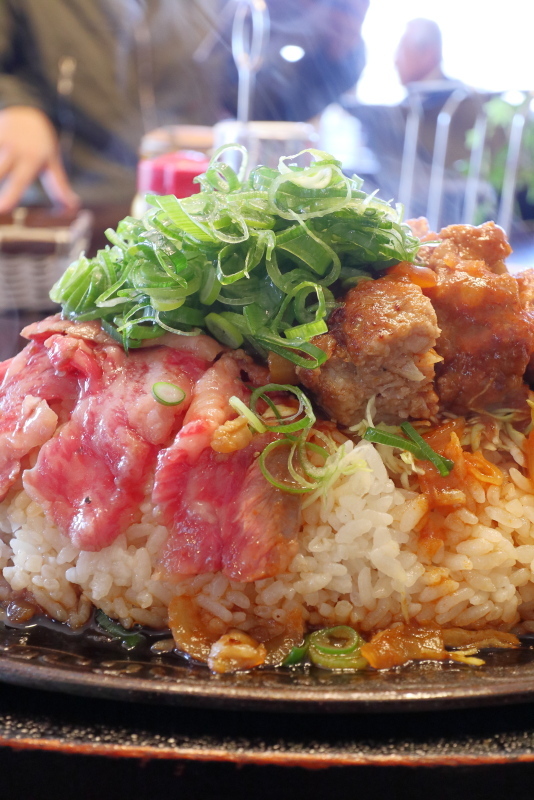 モンシェルトントンで、特選黒毛和牛A4クラスの特上W丼~_a0077663_06482793.jpg