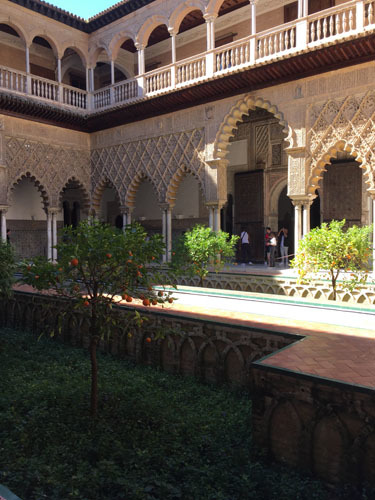スペインのイスラム建築2ー形式の中の豊かな庭園_a0166284_16124653.jpg