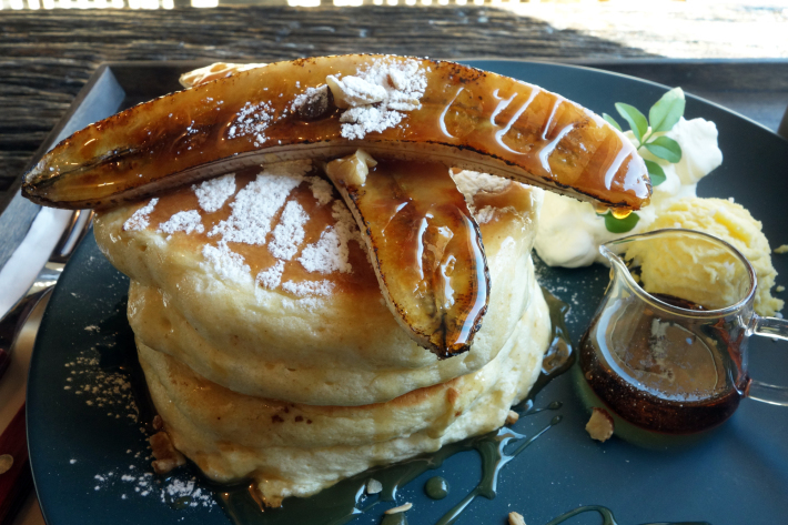 大田 テジョン 駅近くのカフェでバナナ スフレ パンケーキを食べる 팬케이크 폍 大田市の再開発地区 大田 ソウルの旅 ６ ピンホール写真 と 旅の記憶 Pinhole Photography