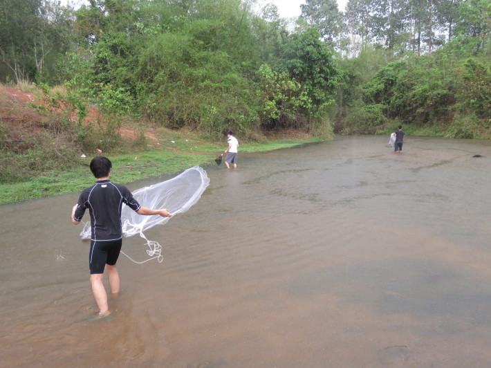 いよいよ投網を実践☆カンボジアの淡水魚を獲りたい！釣りたい！『水の暮らし体験』_e0322871_02164035.jpg