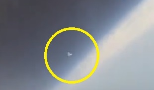 驚愕!UFOがiPhoneを宇宙に飛ばした映像に! #041_b0225081_17261448.jpg
