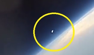 驚愕！UFOがiPhoneを宇宙に飛ばした映像に！ #041_b0225081_17291395.jpg