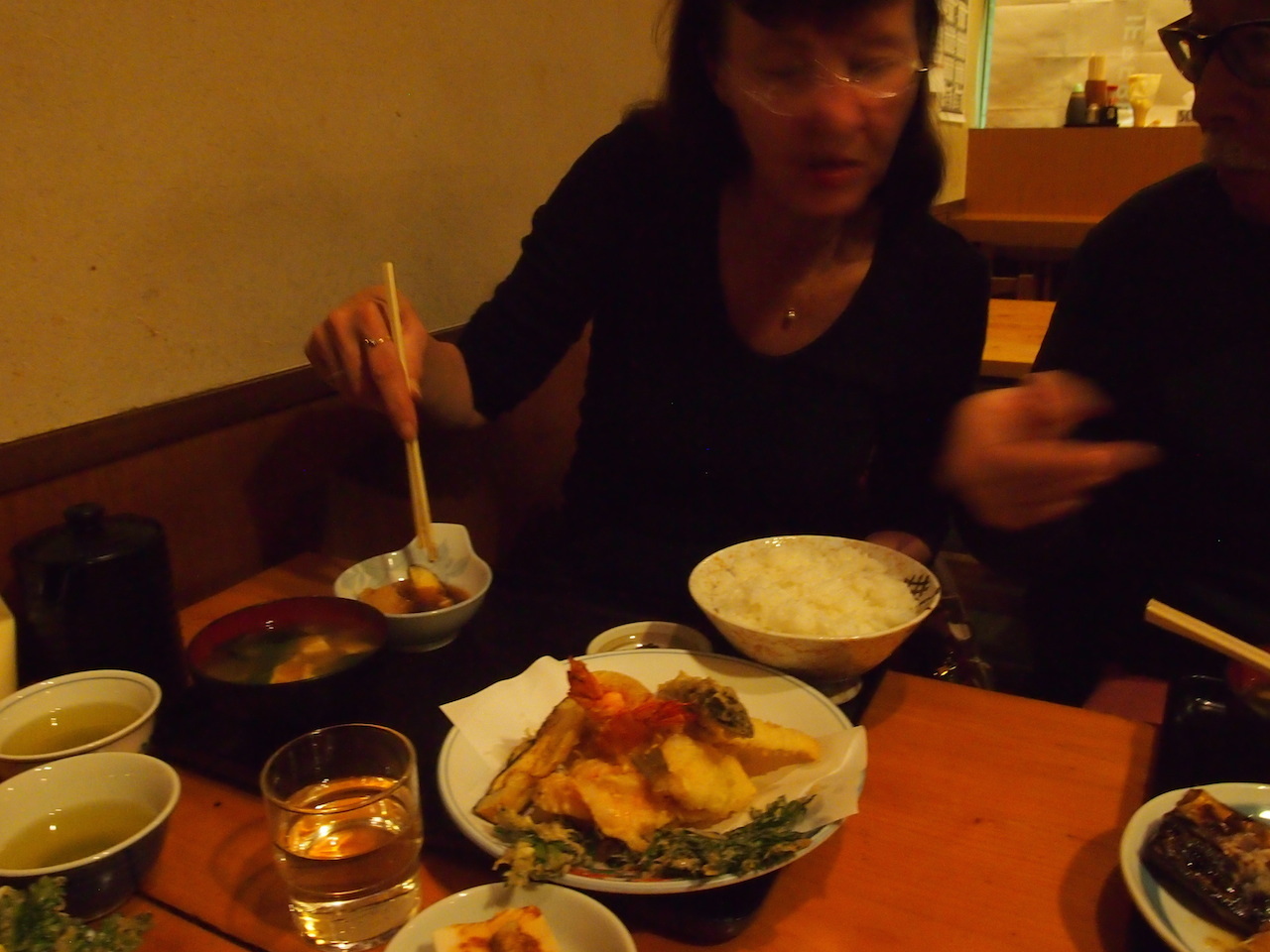 すぐにお腹をすかせるおじいさんと、根津の定食屋へ_b0396150_09153753.jpg