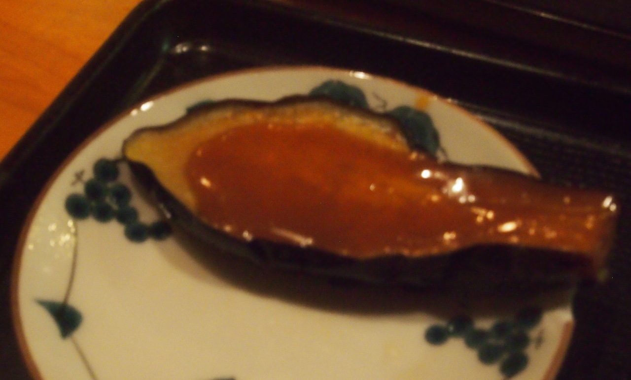 すぐにお腹をすかせるおじいさんと、根津の定食屋へ_b0396150_09165663.jpg