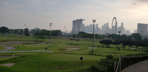 Marina Bay Golf Courseの打ちっぱなし場は見学するだけでも楽しい♪_c0144488_20220650.jpg