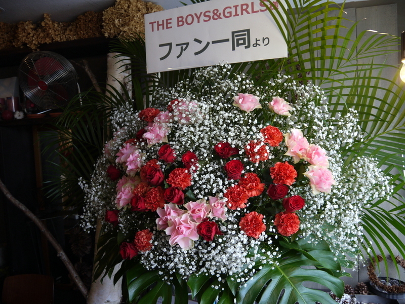 THE BOYS&GIRLS ワンマンツアー  「少年少女の陽炎」へスタンド花。「白ベースに暖色」。ペニーレーン24にお届け。2019/03/28。_b0171193_17030173.jpg