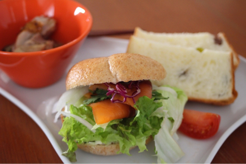 ‘全粒粉のベーグル’と‘豆食パン’と‘シトロンケーキ’_e0341941_21121677.jpg