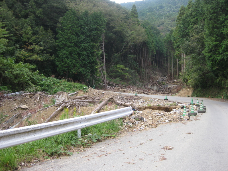 歯長峠 通行止め⁉️_d0357024_21003318.jpg
