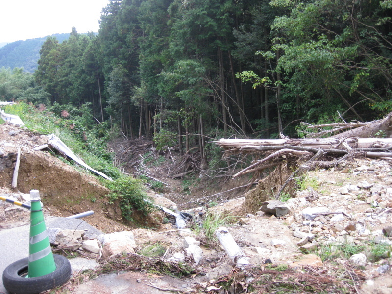 歯長峠 通行止め⁉️_d0357024_21005696.jpg