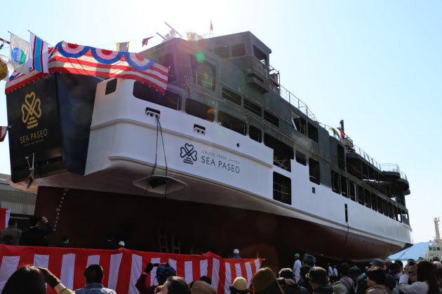 瀬戸内海汽船「シーパセオ」進水_e0158925_2325631.jpg