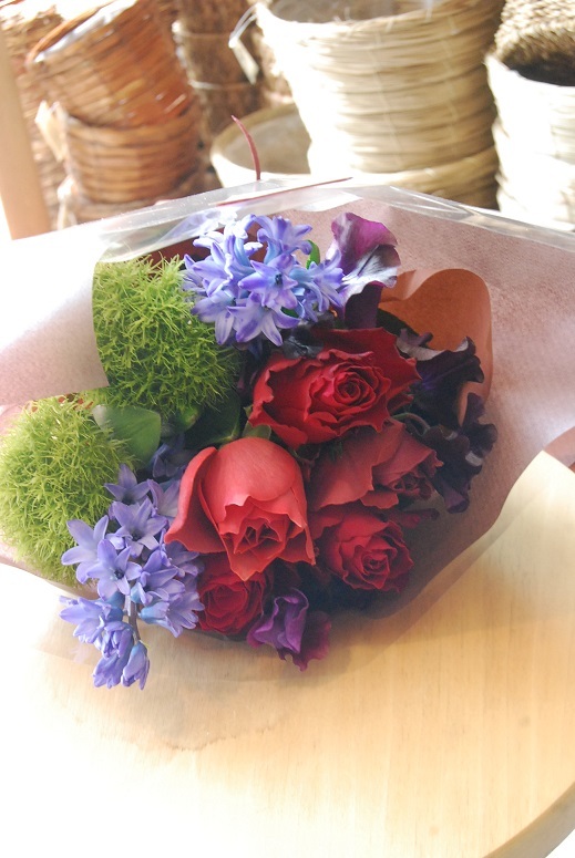 花束の贈り物。　_a0201358_18141895.jpg